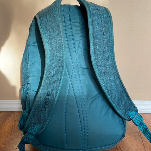 Dakine backpack - Picture 3 of 3